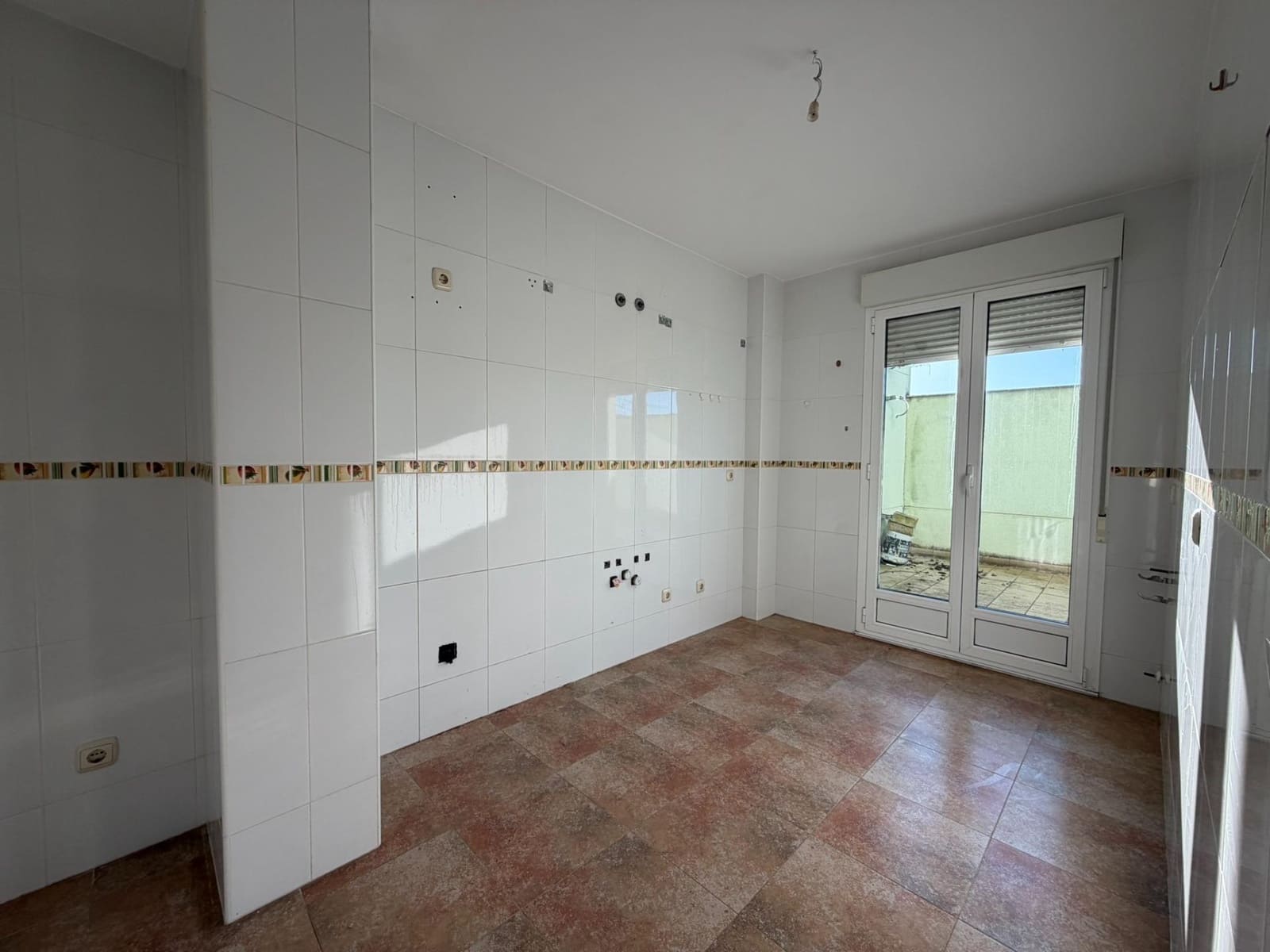 4 bedroom Semi-detached Villa for sale in Cacabelos - € 231,000 (Ref: 9695423)