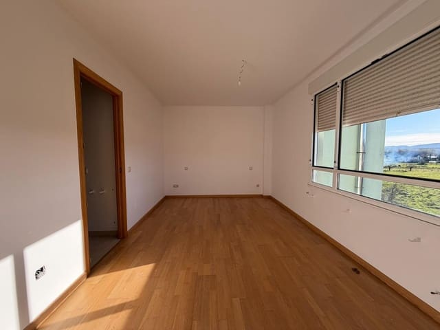 4 bedroom Semi-detached Villa for sale in Cacabelos - € 231,000 (Ref: 9695423)