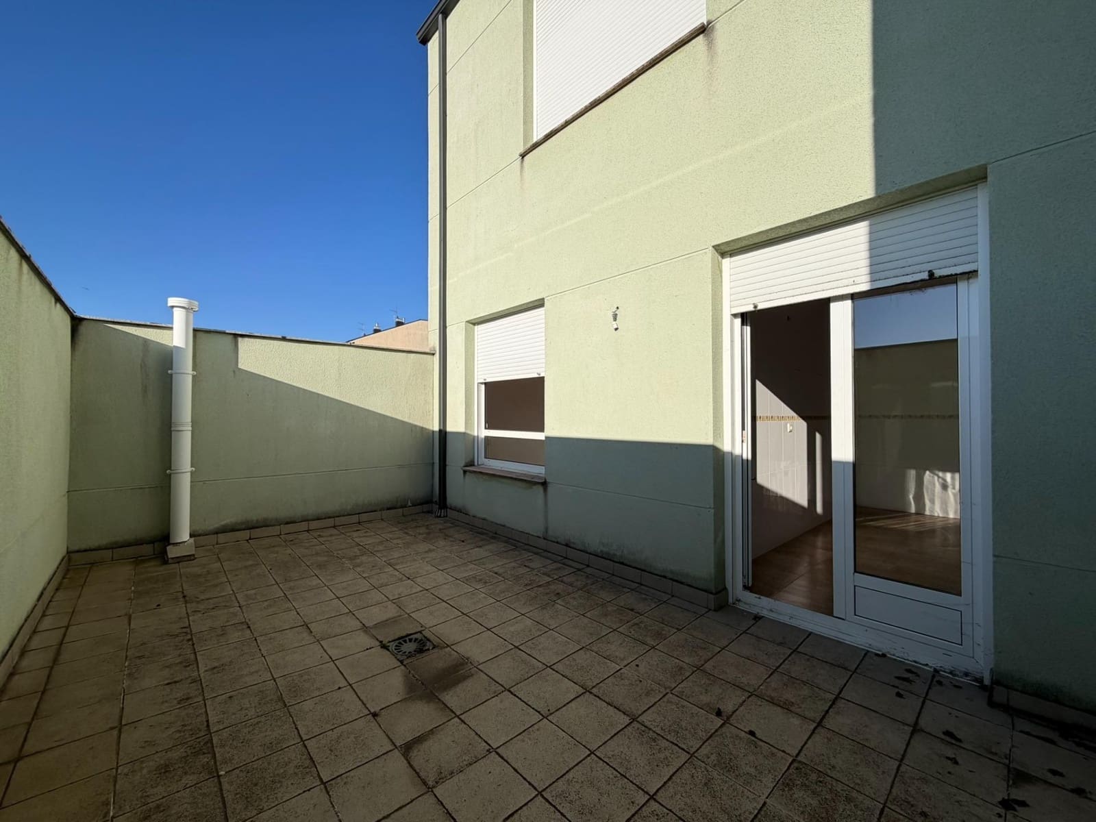 4 bedroom Semi-detached Villa for sale in Cacabelos - € 231,000 (Ref: 9695423)