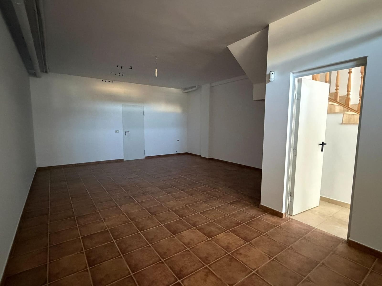 4 bedroom Semi-detached Villa for sale in Cacabelos - € 231,000 (Ref: 9695423)