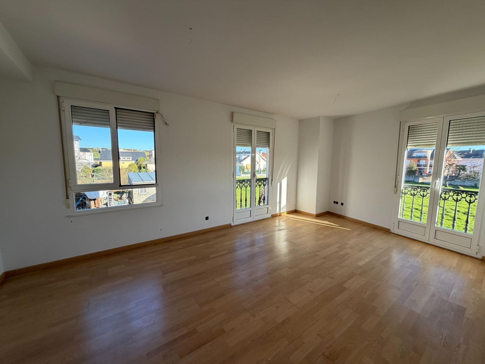 4 bedroom Semi-detached Villa for sale in Cacabelos - € 231,000 (Ref: 9695423)