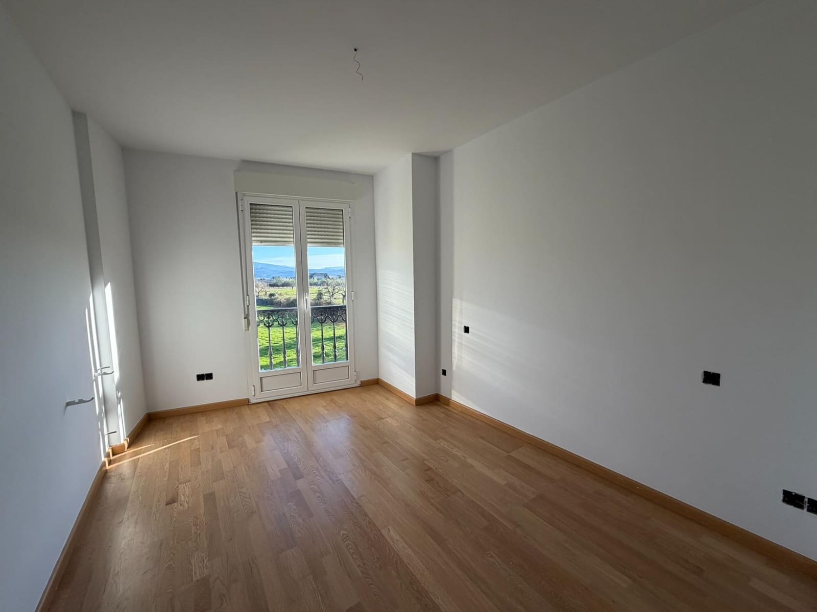 4 bedroom Semi-detached Villa for sale in Cacabelos - € 231,000 (Ref: 9695423)