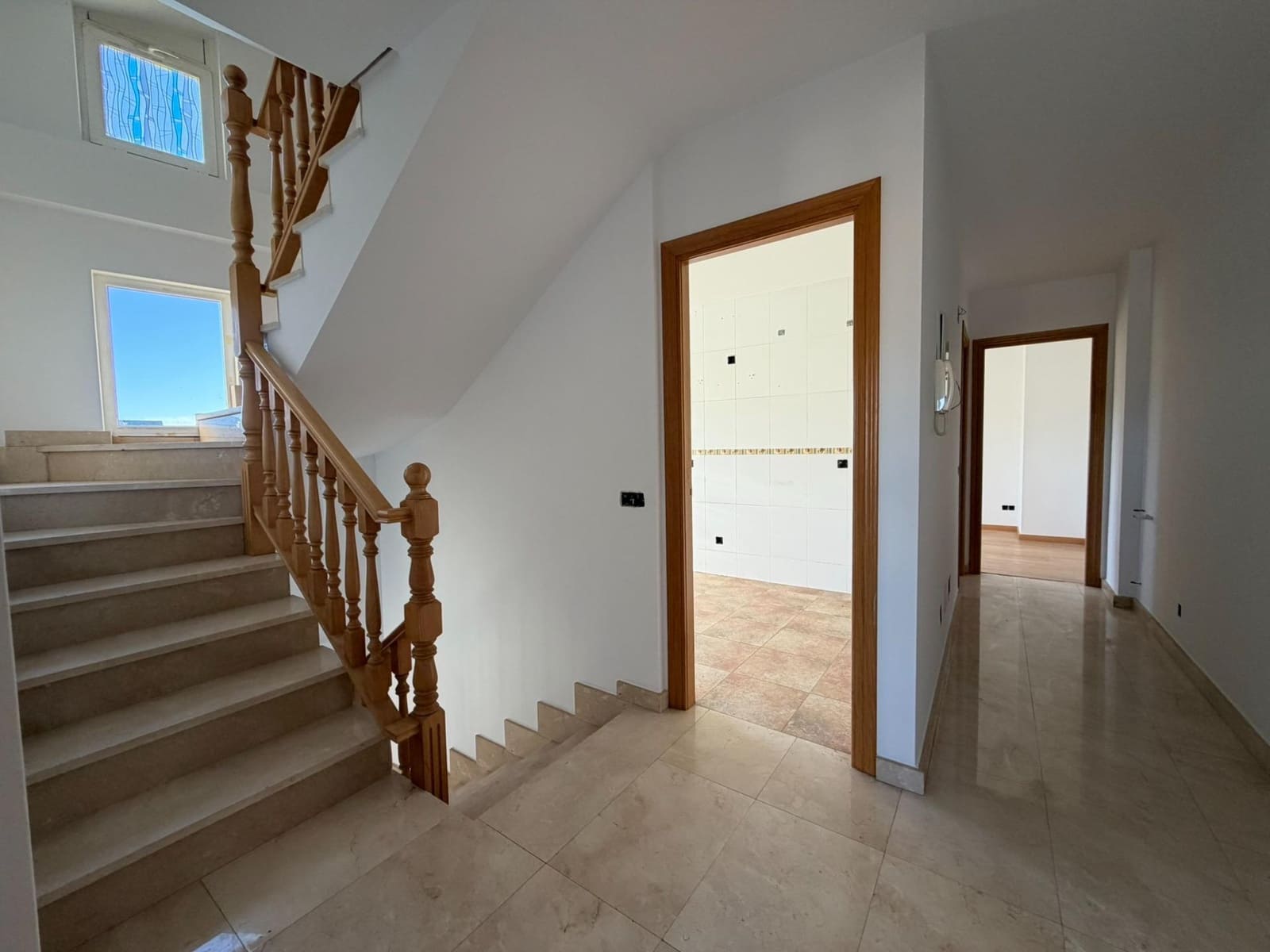 4 bedroom Semi-detached Villa for sale in Cacabelos - € 231,000 (Ref: 9695423)