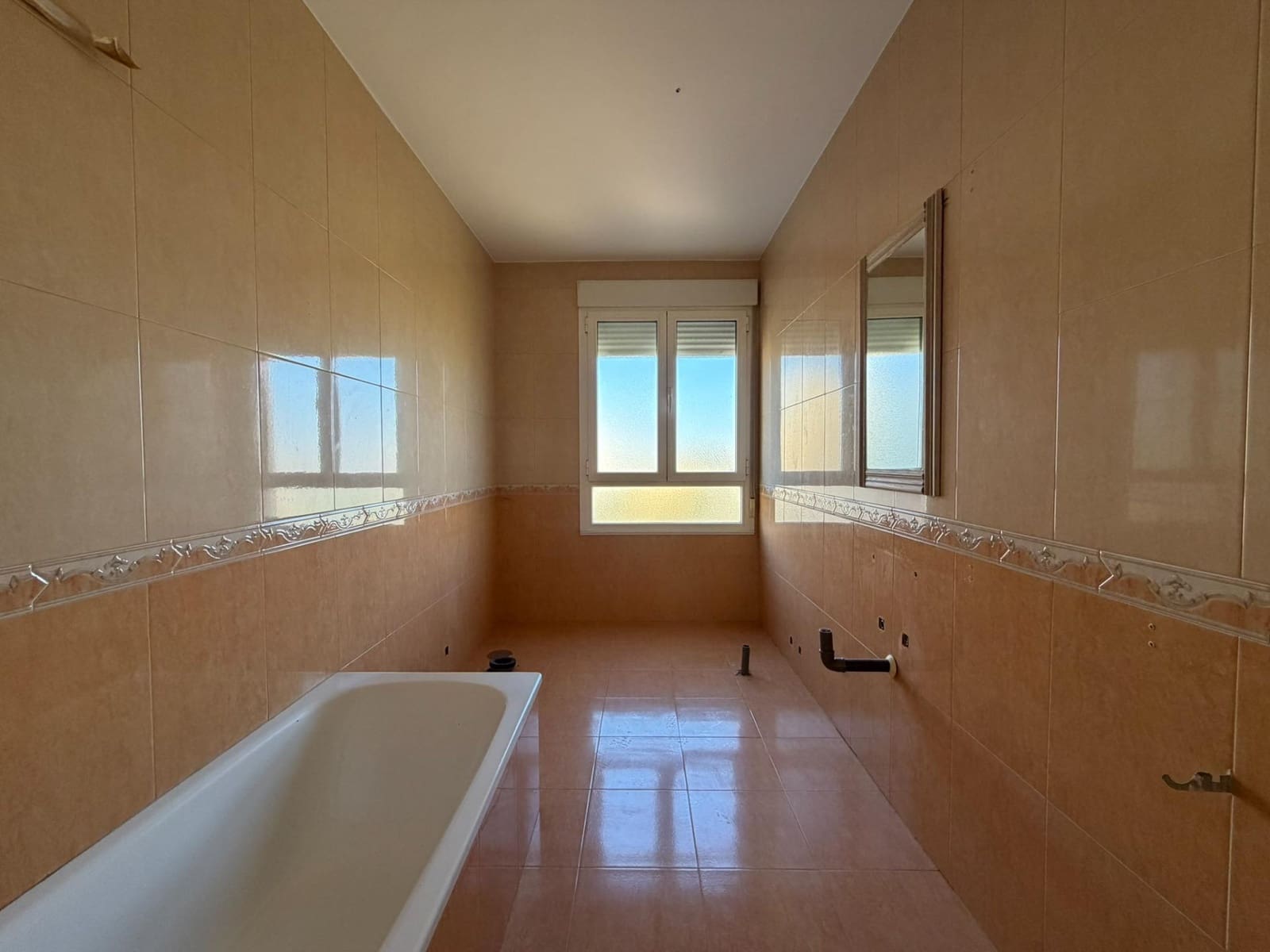 4 bedroom Semi-detached Villa for sale in Cacabelos - € 231,000 (Ref: 9695423)