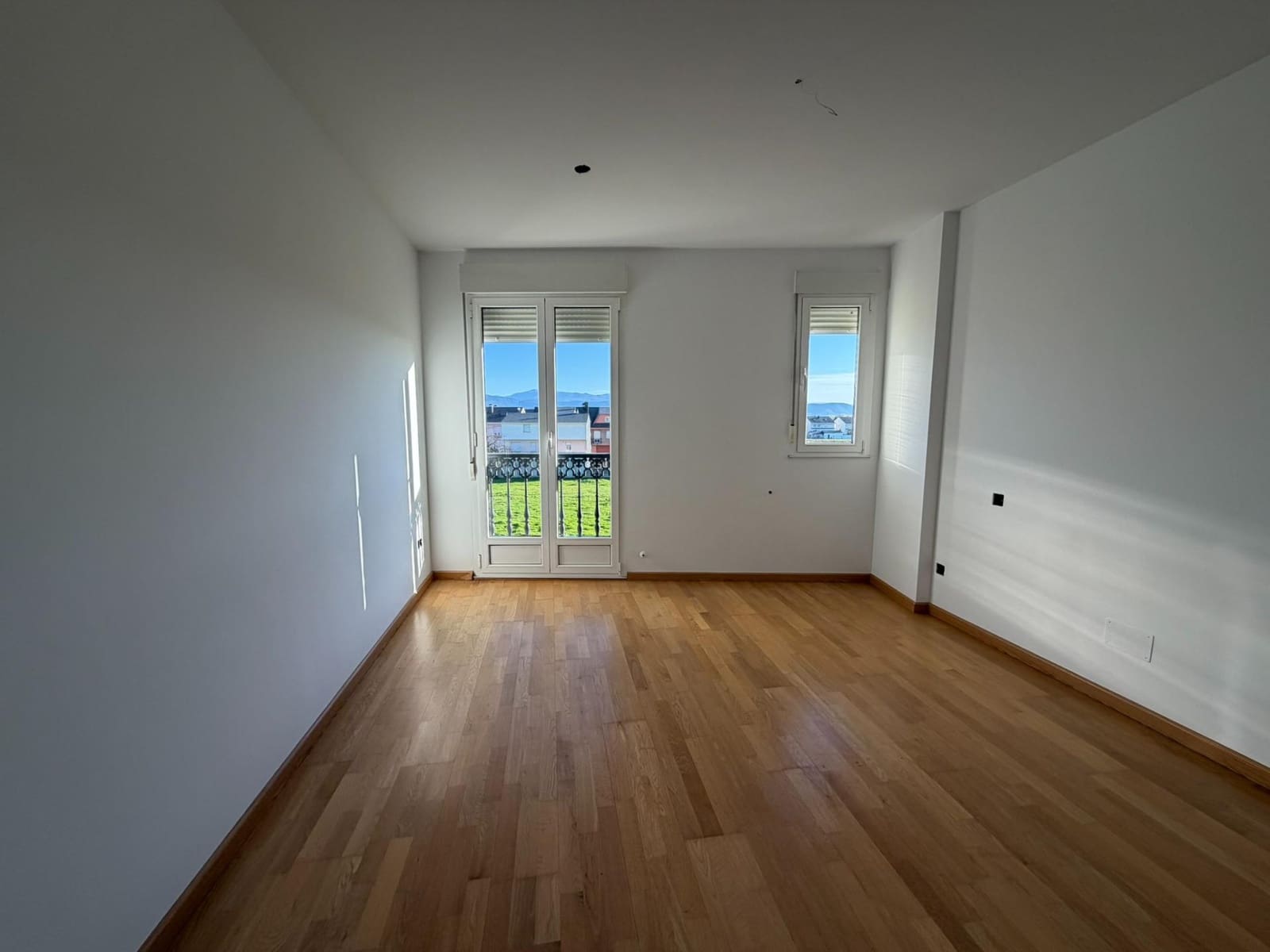 4 bedroom Semi-detached Villa for sale in Cacabelos - € 231,000 (Ref: 9695423)