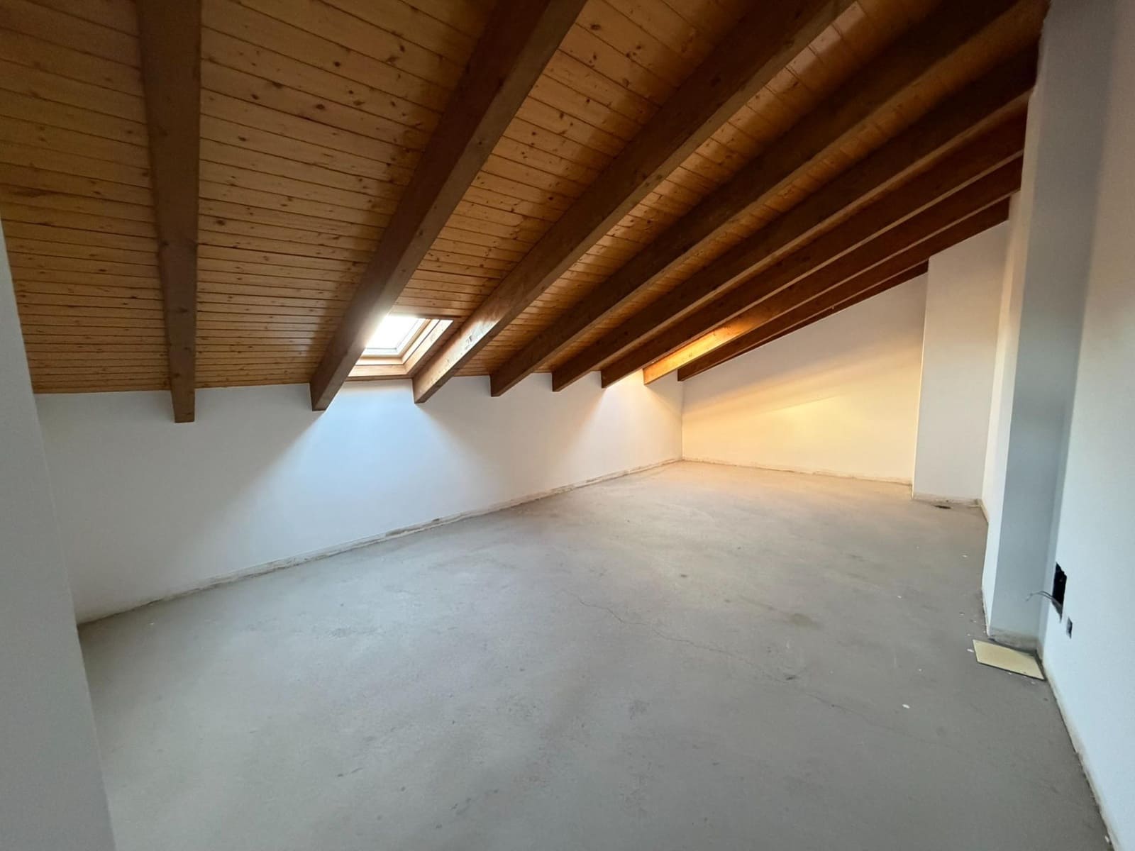 4 bedroom Semi-detached Villa for sale in Cacabelos - € 231,000 (Ref: 9695423)