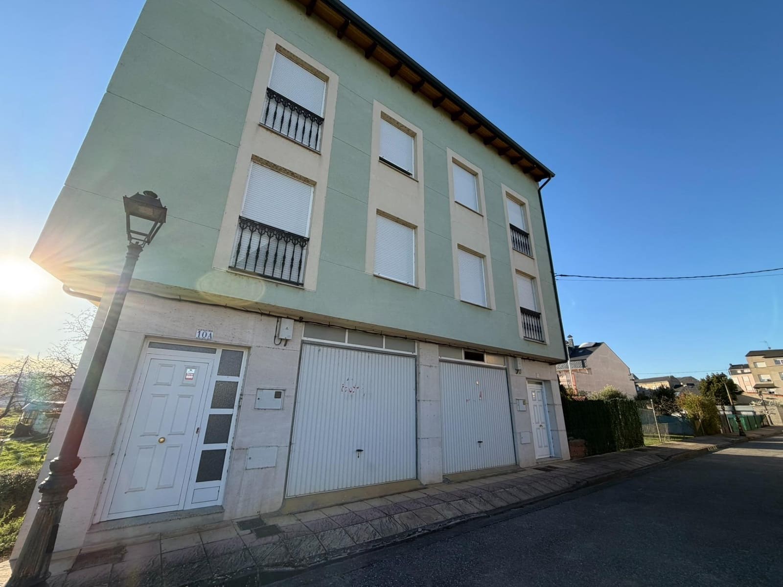 4 bedroom Semi-detached Villa for sale in Cacabelos - € 231,000 (Ref: 9695423)