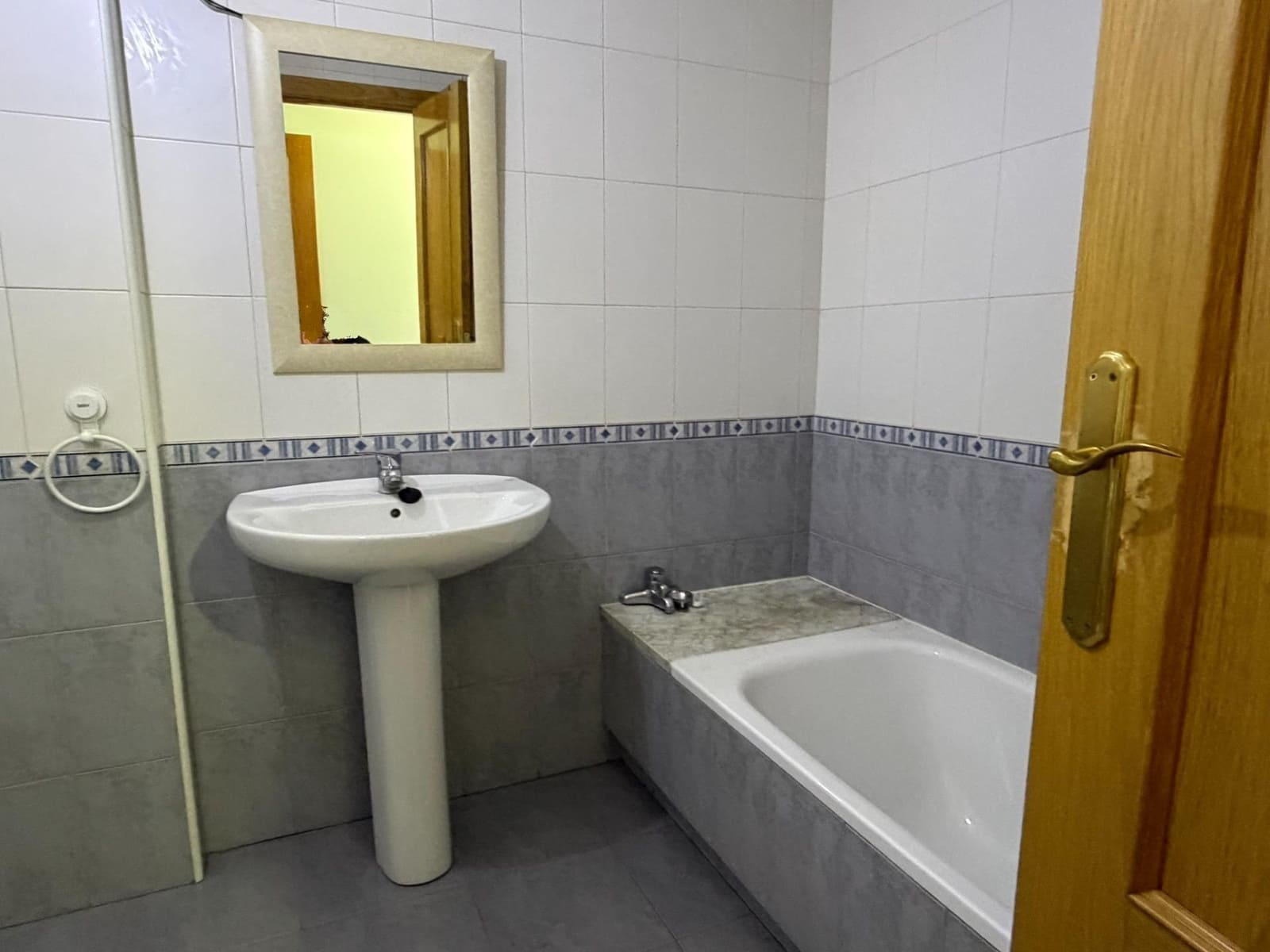 3 bedroom Flat for sale in Ponferrada with garage - € 148,000 (Ref: 9695424)