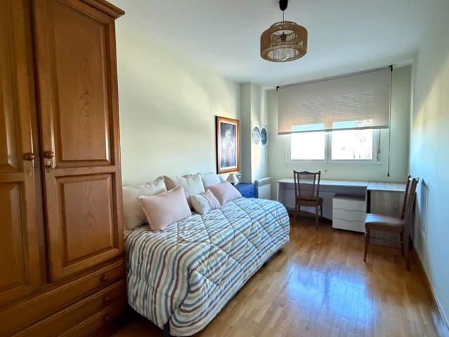 Appartement de 2 chambres à louer à Ponferrada avec garage - 600 € (Ref: 9735664)