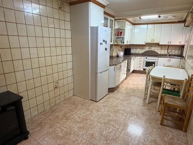 4 soveværelse Lejlighed til salg i Ponferrada - € 94.000 (Ref: 9759053)