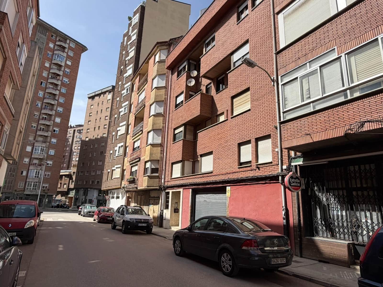 4 slaapkamer Flat te koop in Ponferrada - € 94.000 (Ref: 9759053)