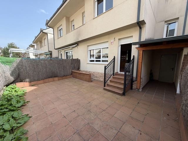 3 slaapkamer Rijtjeshuis te koop in Camponaraya met garage - € 190.000 (Ref: 9788475)