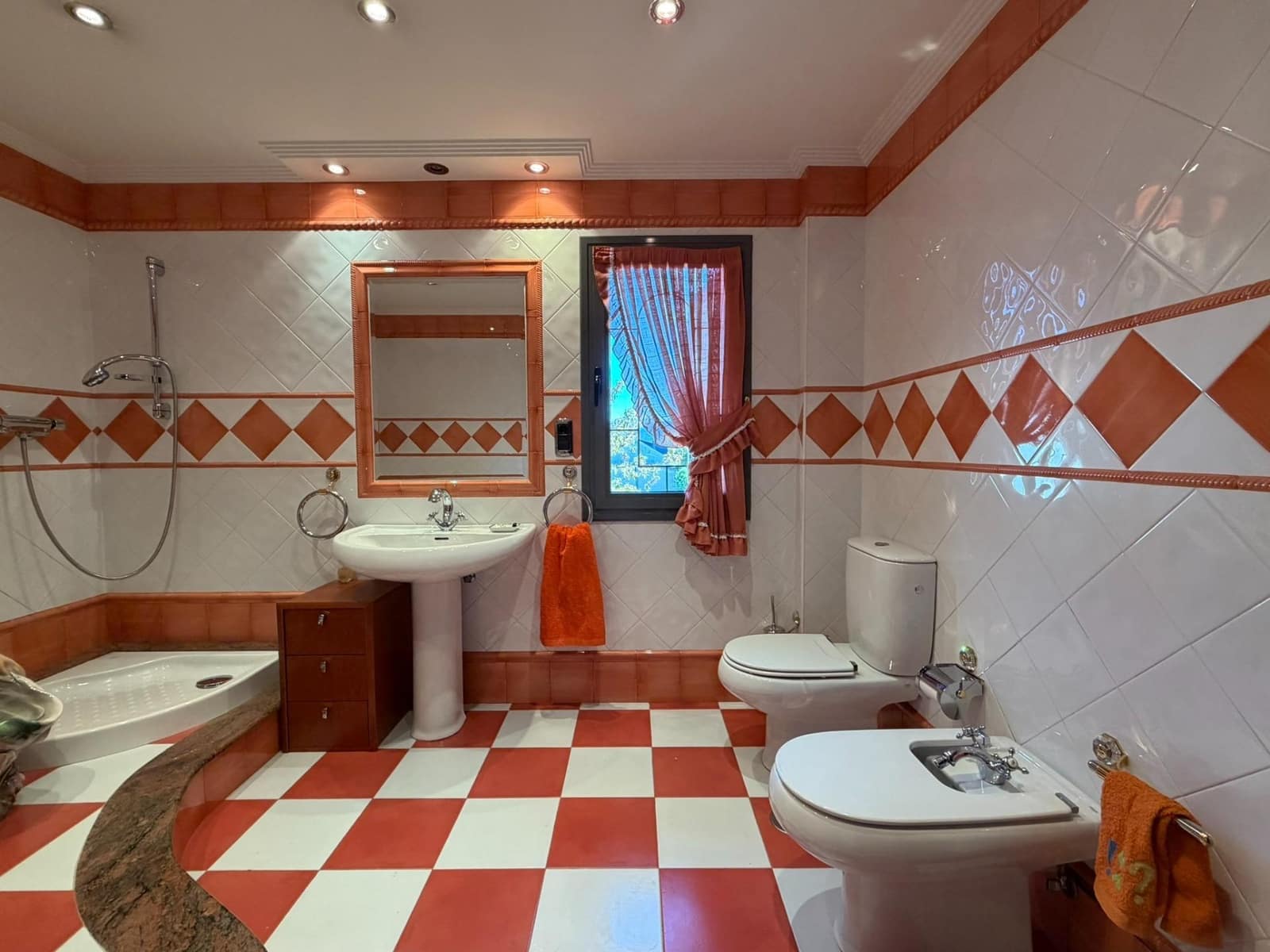 8 bedroom Villa for sale in Cacabelos with garage - € 800,000 (Ref: 9791130)