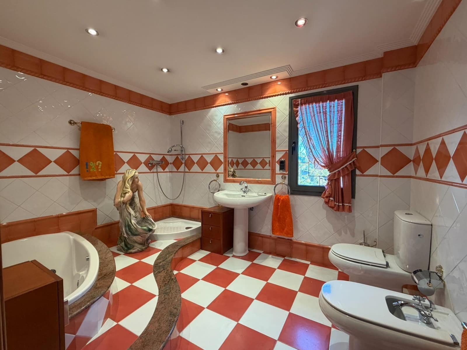 8 bedroom Villa for sale in Cacabelos with garage - € 800,000 (Ref: 9791130)