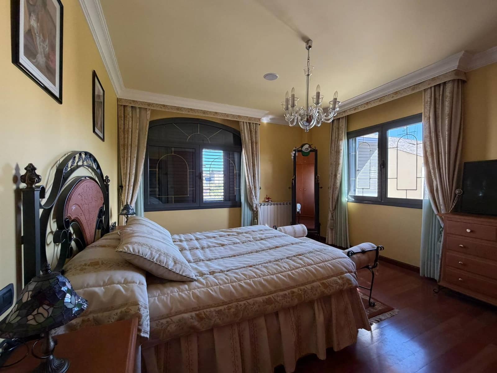 8 bedroom Villa for sale in Cacabelos with garage - € 800,000 (Ref: 9791130)