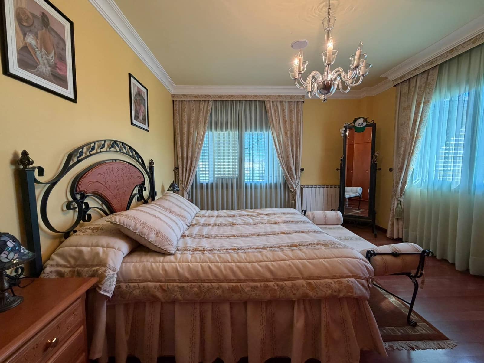 8 bedroom Villa for sale in Cacabelos with garage - € 800,000 (Ref: 9791130)