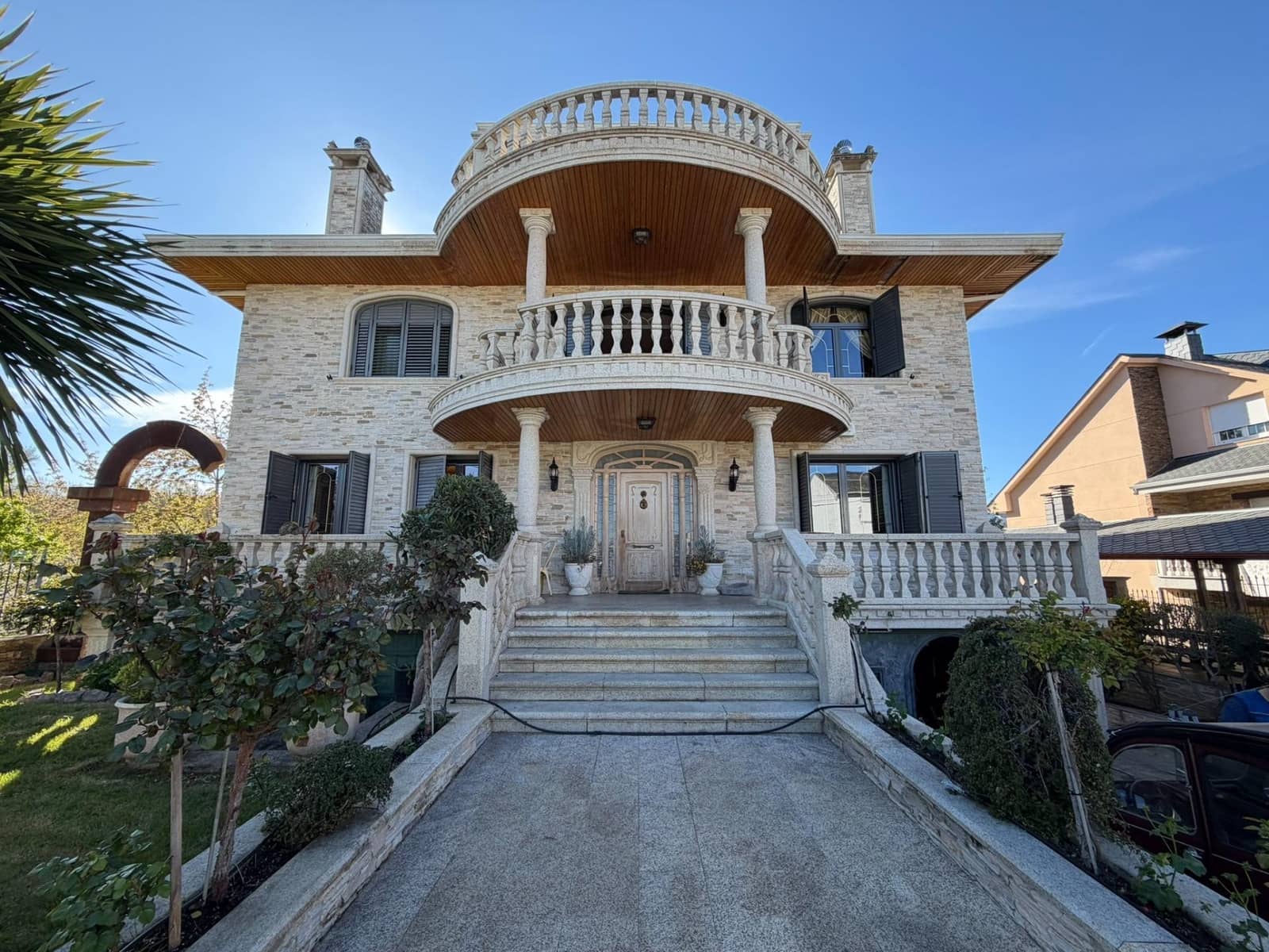 8 bedroom Villa for sale in Cacabelos with garage - € 800,000 (Ref: 9791130)