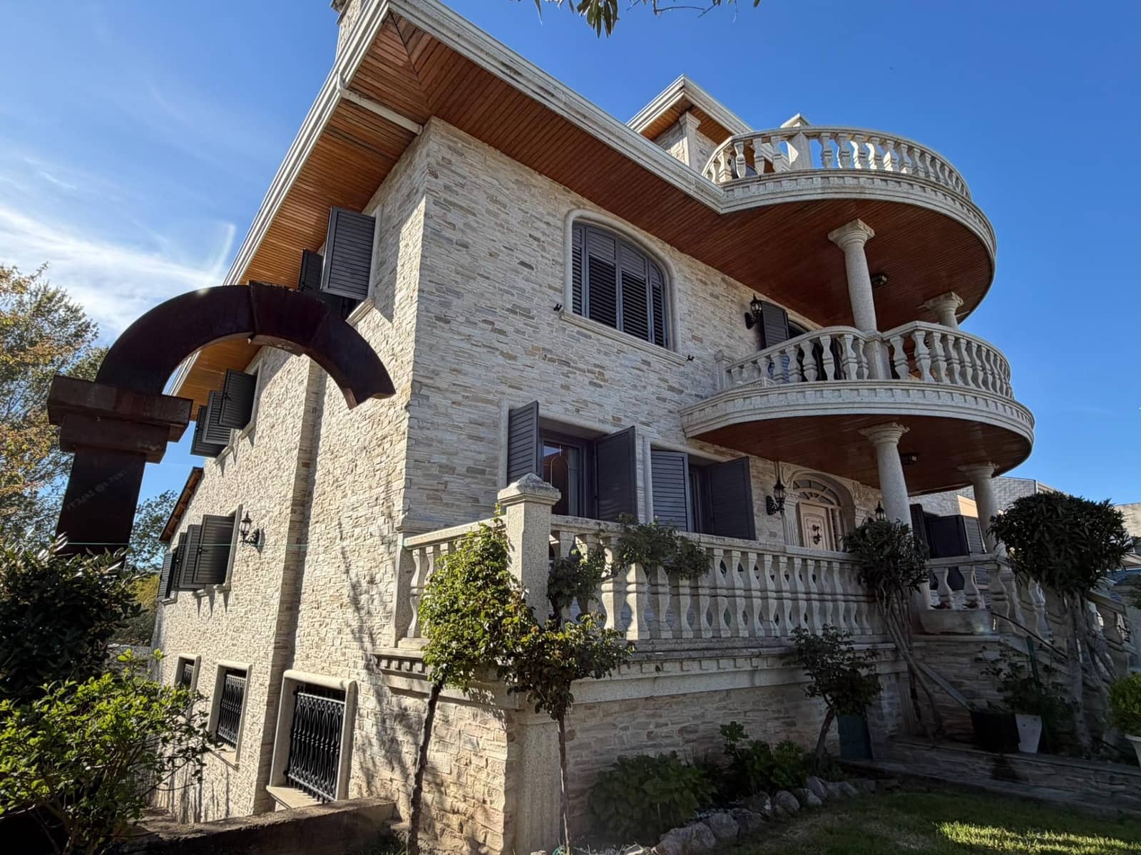 8 bedroom Villa for sale in Cacabelos with garage - € 800,000 (Ref: 9791130)