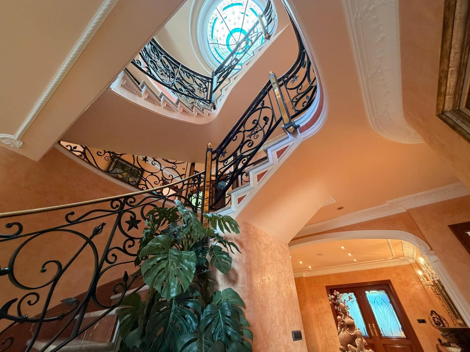 8 bedroom Villa for sale in Cacabelos with garage - € 800,000 (Ref: 9791130)