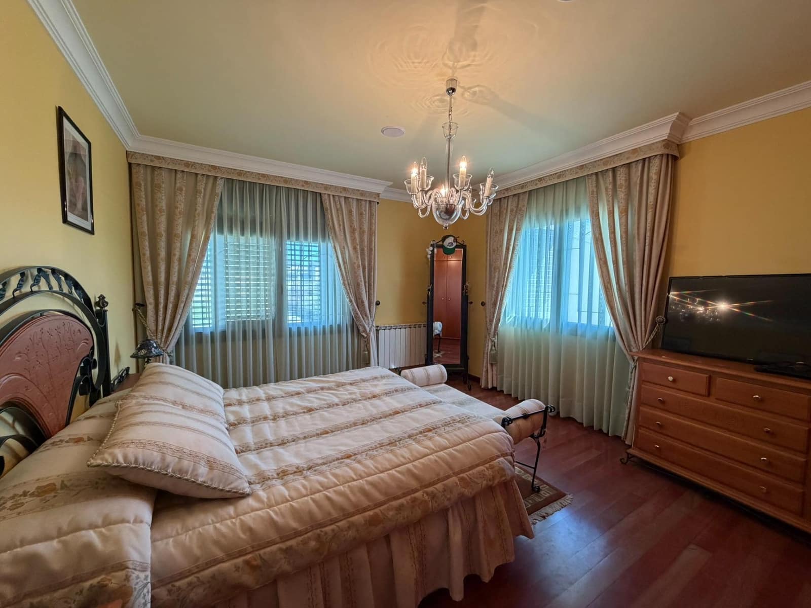 8 bedroom Villa for sale in Cacabelos with garage - € 800,000 (Ref: 9791130)