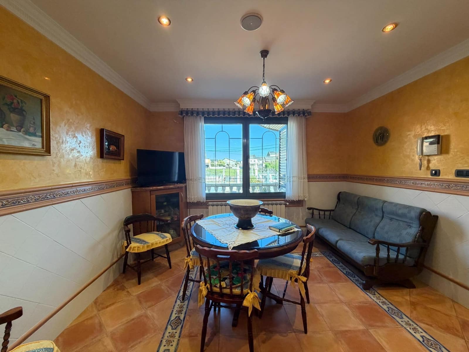 8 bedroom Villa for sale in Cacabelos with garage - € 800,000 (Ref: 9791130)