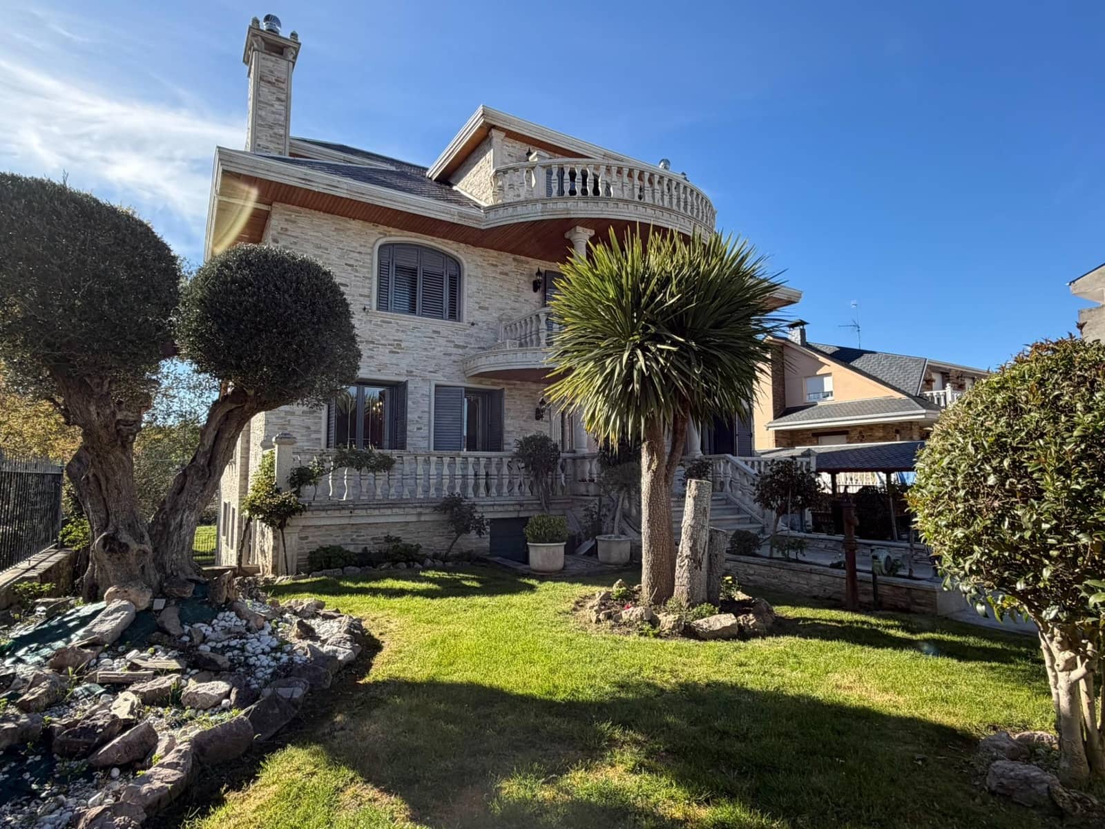 8 bedroom Villa for sale in Cacabelos with garage - € 800,000 (Ref: 9791130)