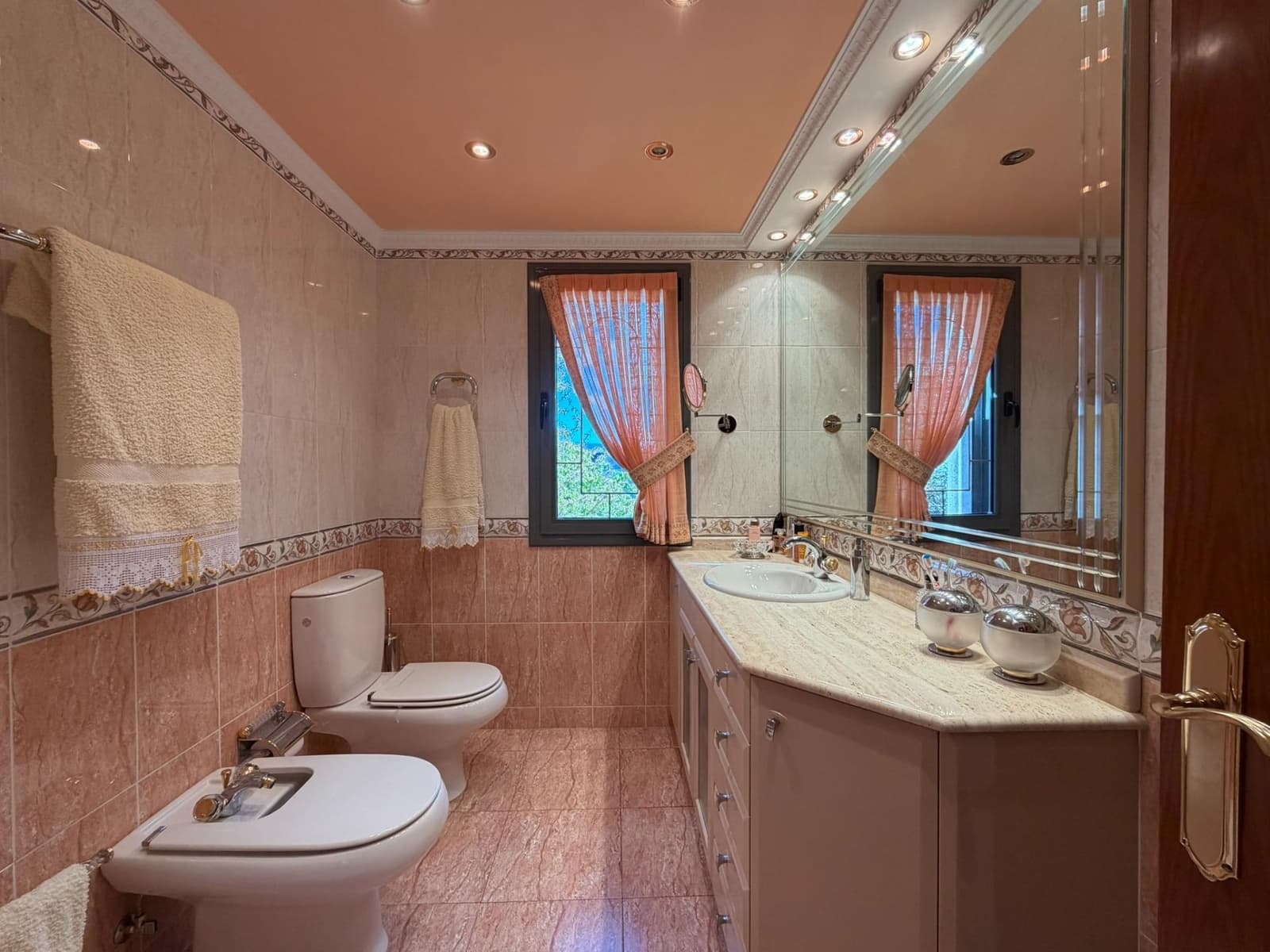 8 bedroom Villa for sale in Cacabelos with garage - € 800,000 (Ref: 9791130)