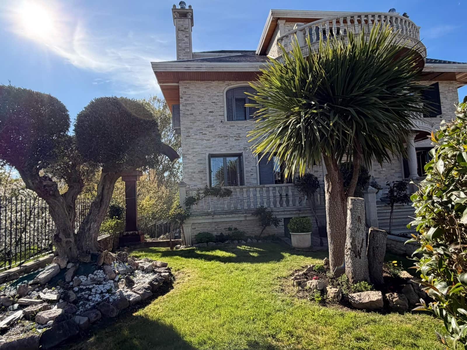 8 bedroom Villa for sale in Cacabelos with garage - € 800,000 (Ref: 9791130)