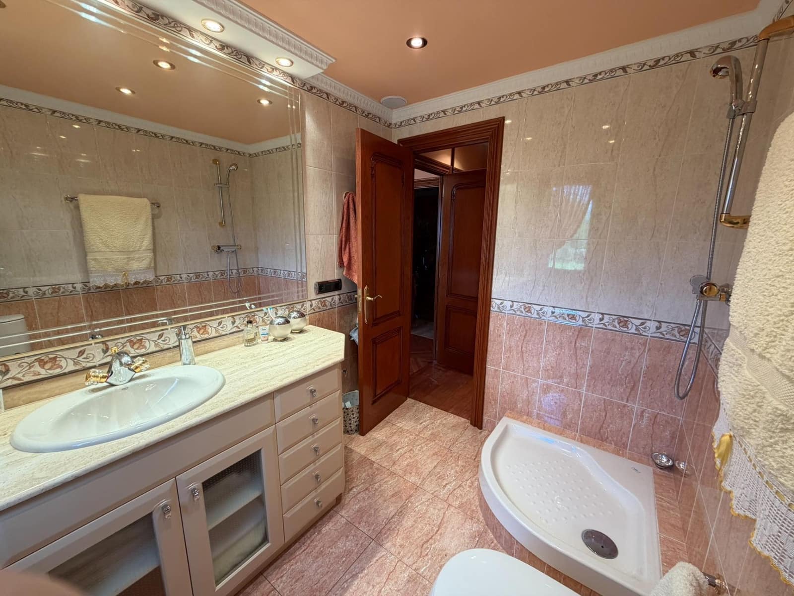 8 bedroom Villa for sale in Cacabelos with garage - € 800,000 (Ref: 9791130)