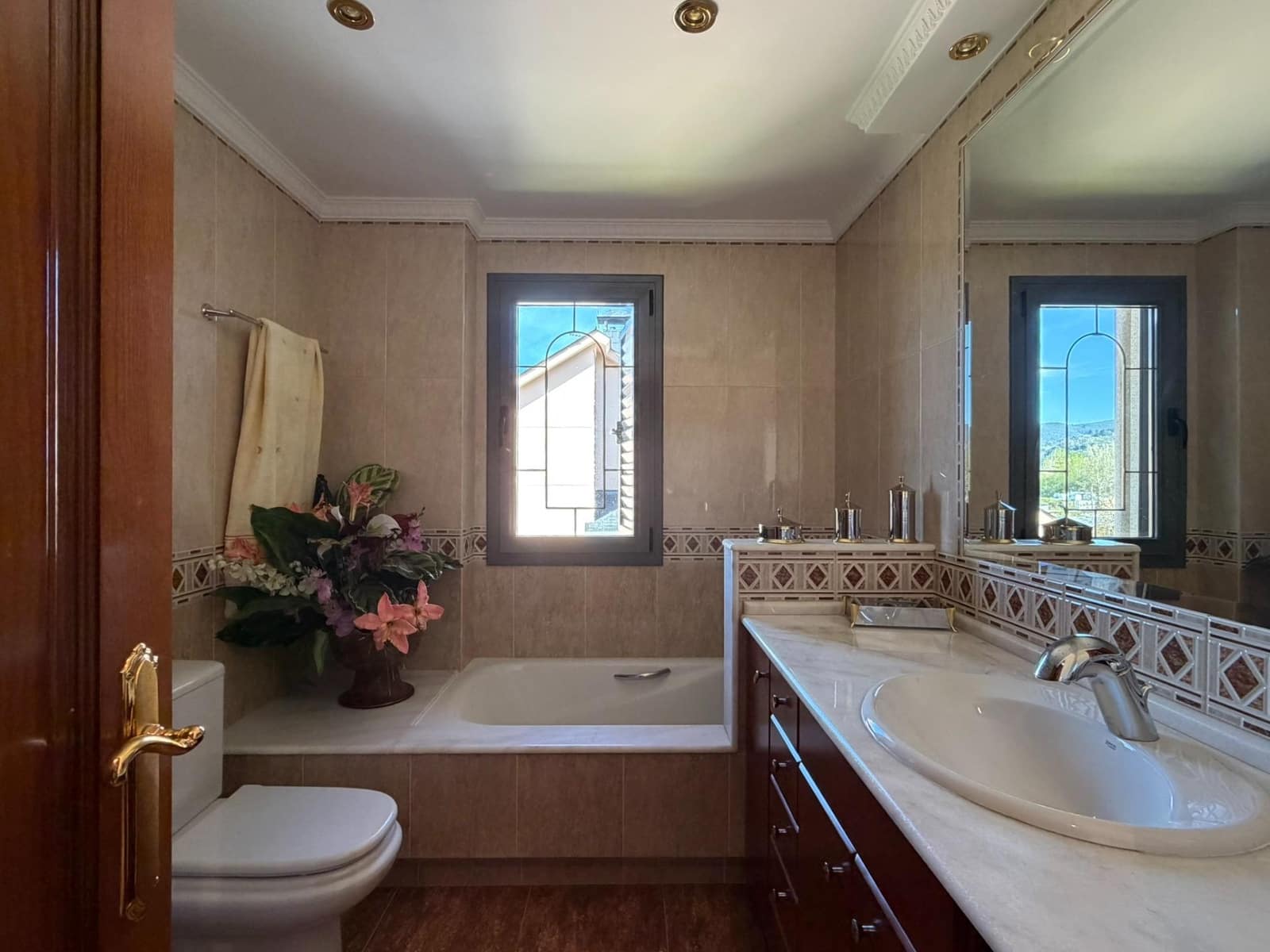 8 bedroom Villa for sale in Cacabelos with garage - € 800,000 (Ref: 9791130)