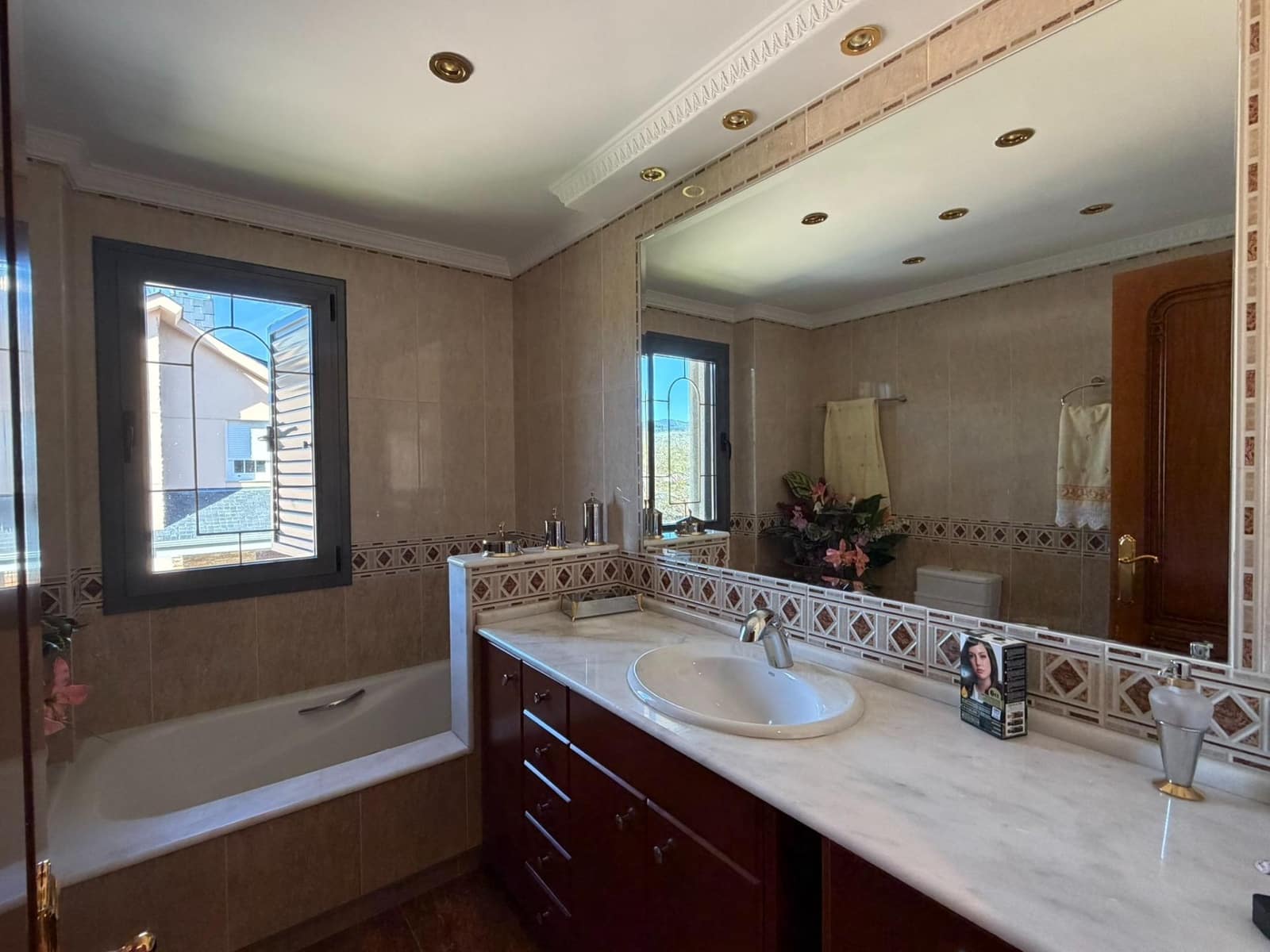 8 bedroom Villa for sale in Cacabelos with garage - € 800,000 (Ref: 9791130)