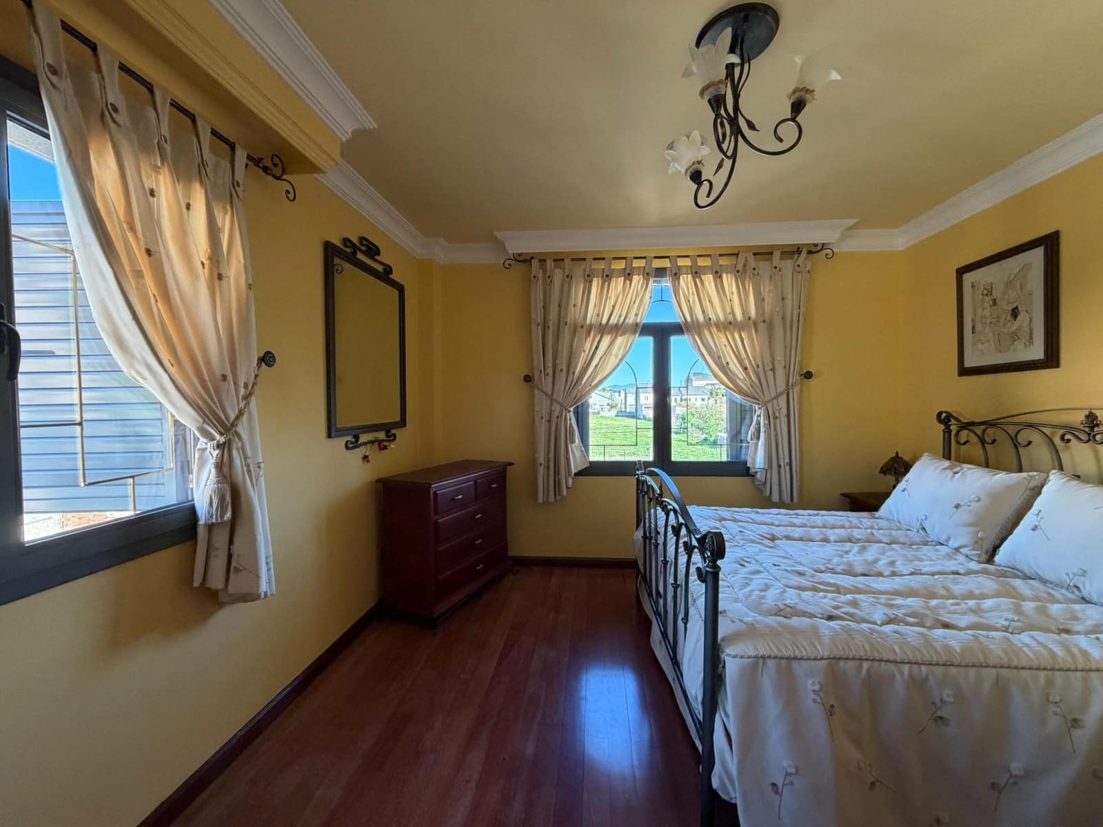 8 bedroom Villa for sale in Cacabelos with garage - € 800,000 (Ref: 9791130)