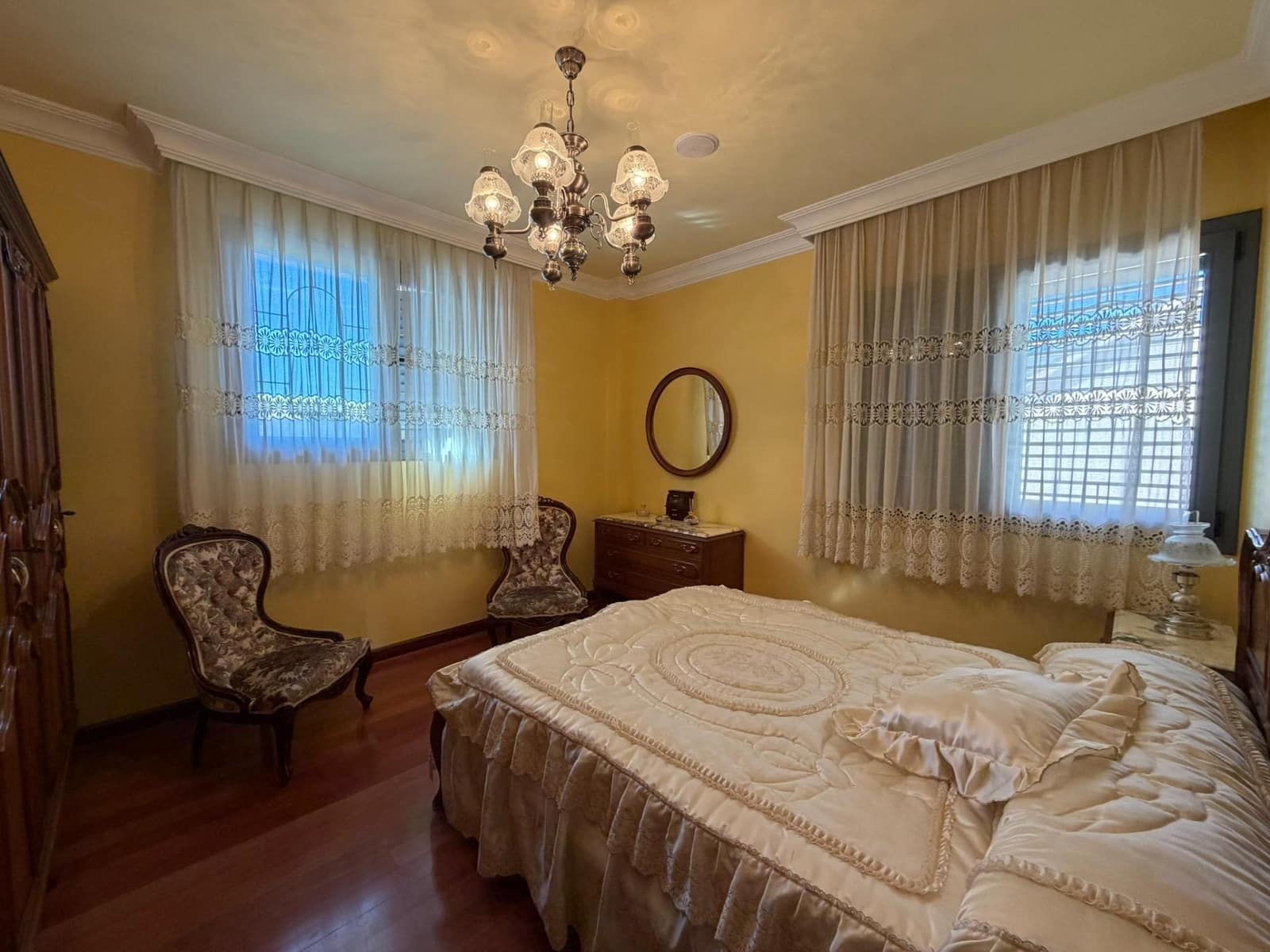 8 bedroom Villa for sale in Cacabelos with garage - € 800,000 (Ref: 9791130)