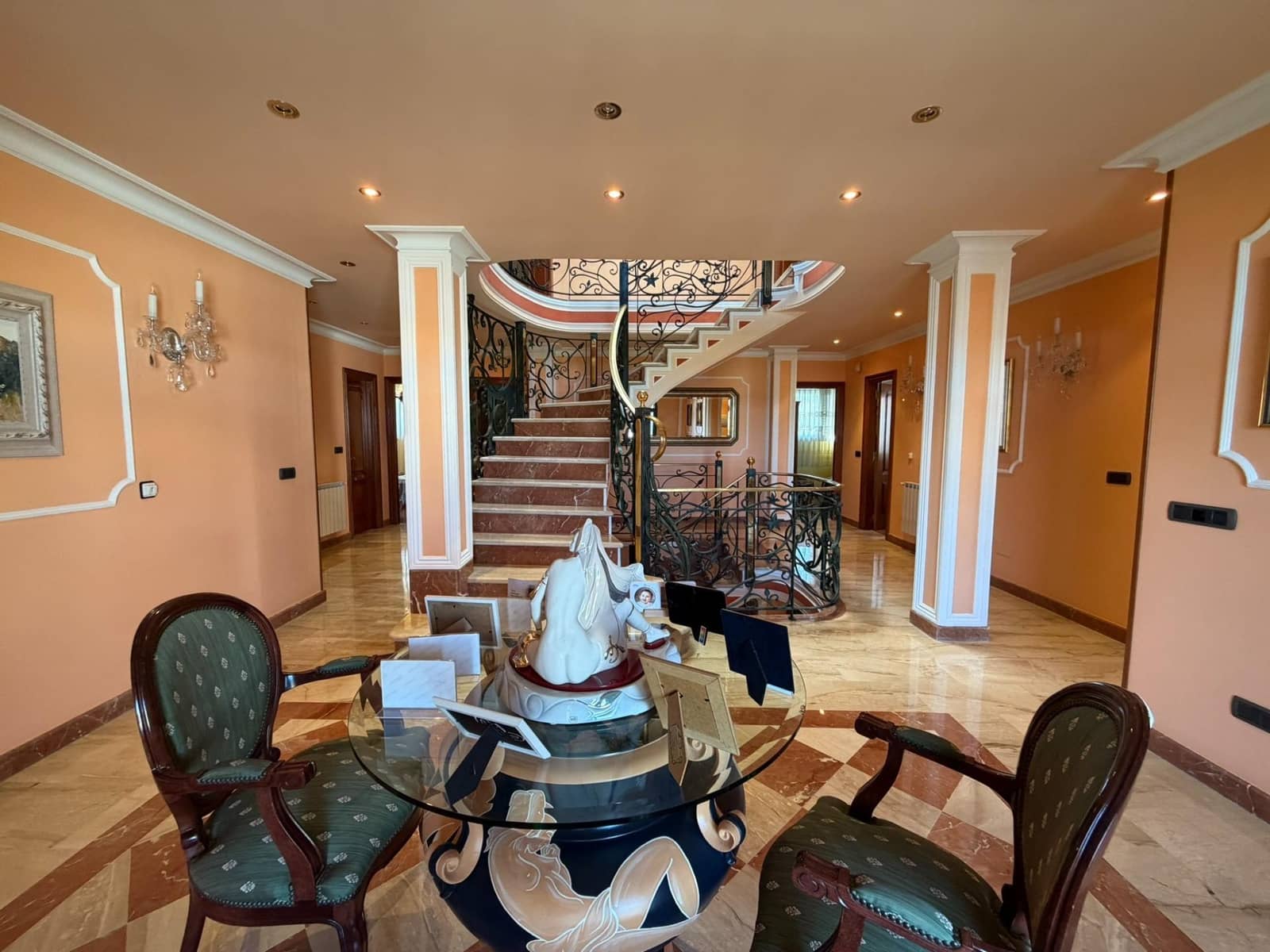 8 bedroom Villa for sale in Cacabelos with garage - € 800,000 (Ref: 9791130)