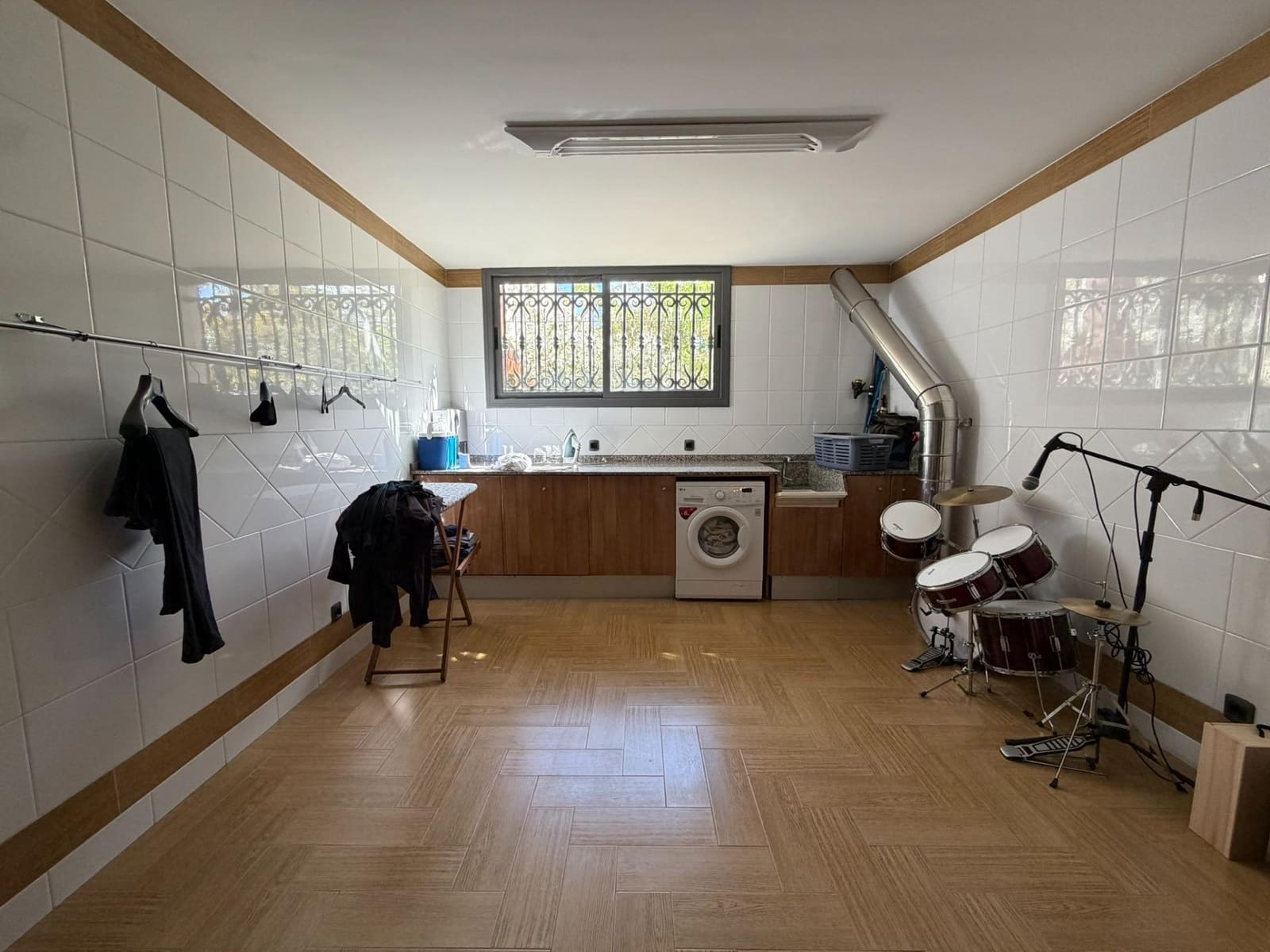 8 bedroom Villa for sale in Cacabelos with garage - € 800,000 (Ref: 9791130)