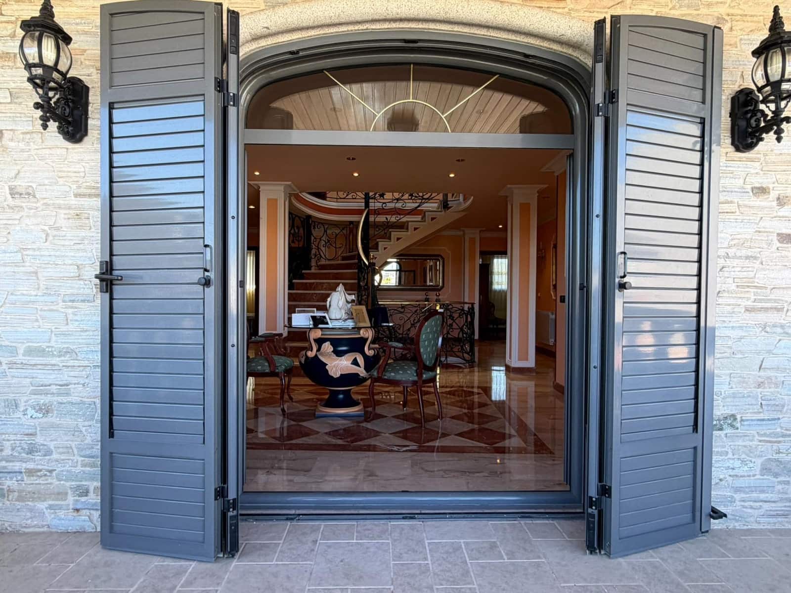 8 bedroom Villa for sale in Cacabelos with garage - € 800,000 (Ref: 9791130)