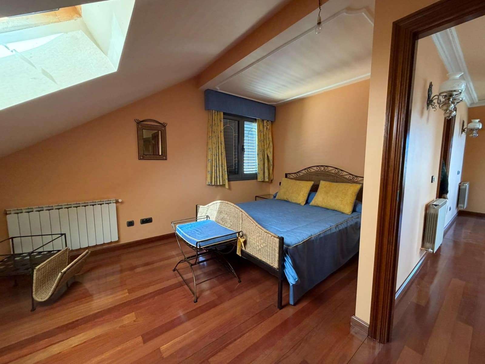 8 bedroom Villa for sale in Cacabelos with garage - € 800,000 (Ref: 9791130)