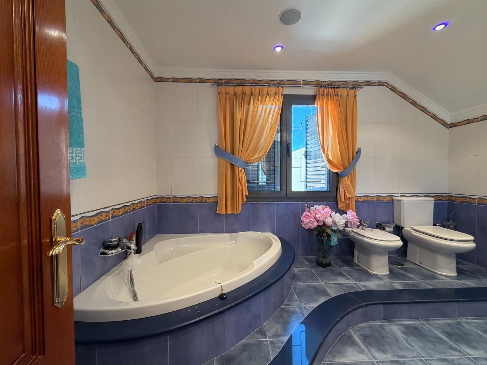 8 bedroom Villa for sale in Cacabelos with garage - € 800,000 (Ref: 9791130)