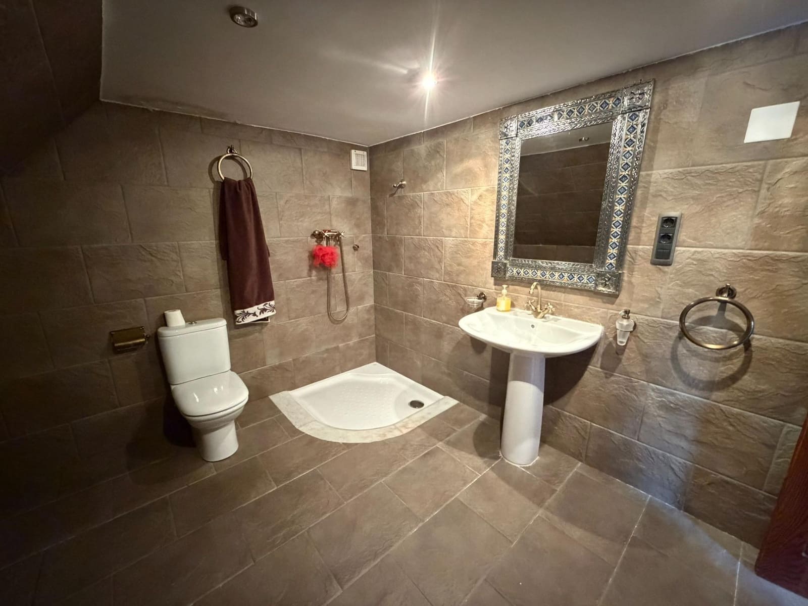 8 bedroom Villa for sale in Cacabelos with garage - € 800,000 (Ref: 9791130)