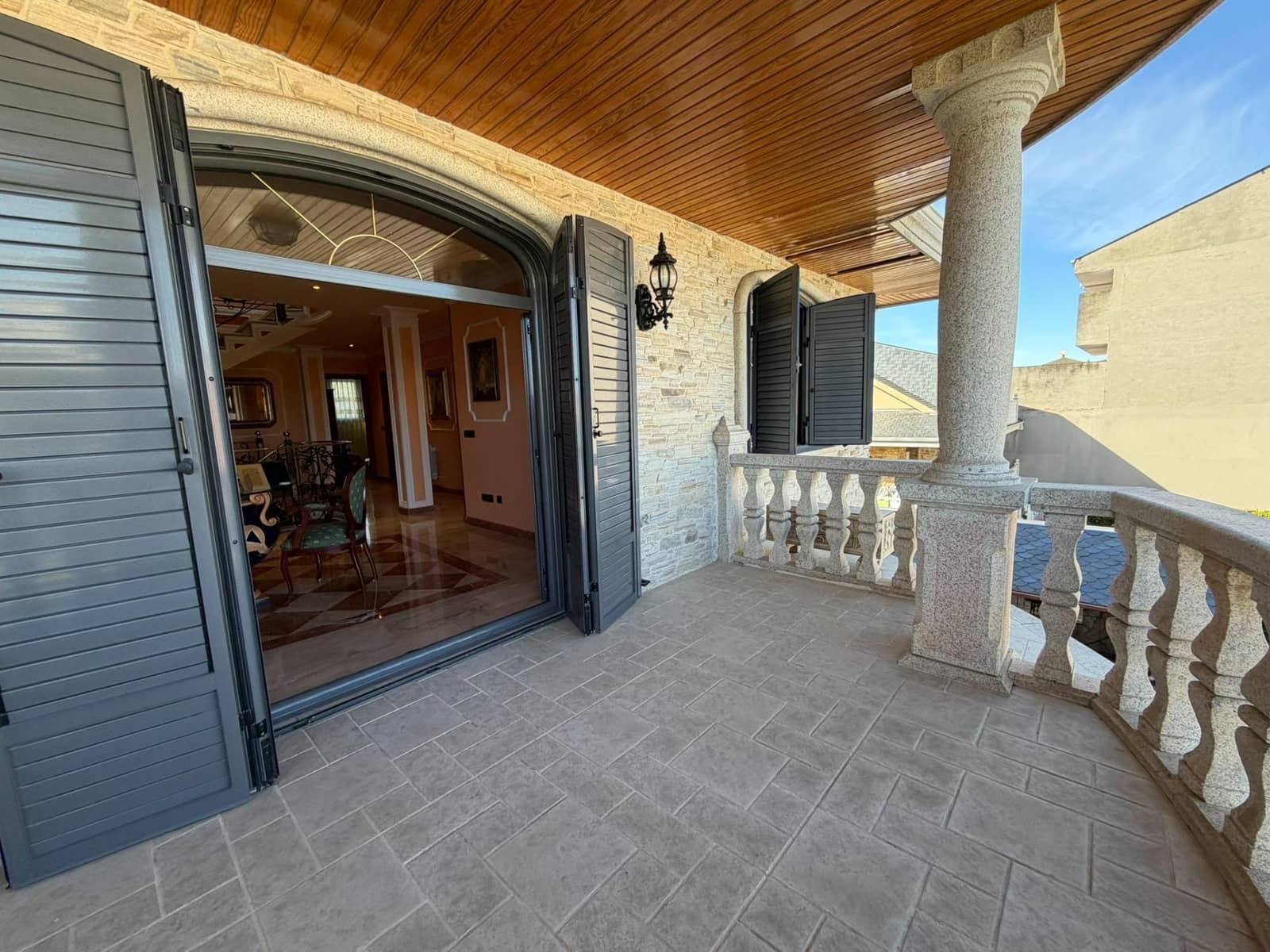 8 bedroom Villa for sale in Cacabelos with garage - € 800,000 (Ref: 9791130)