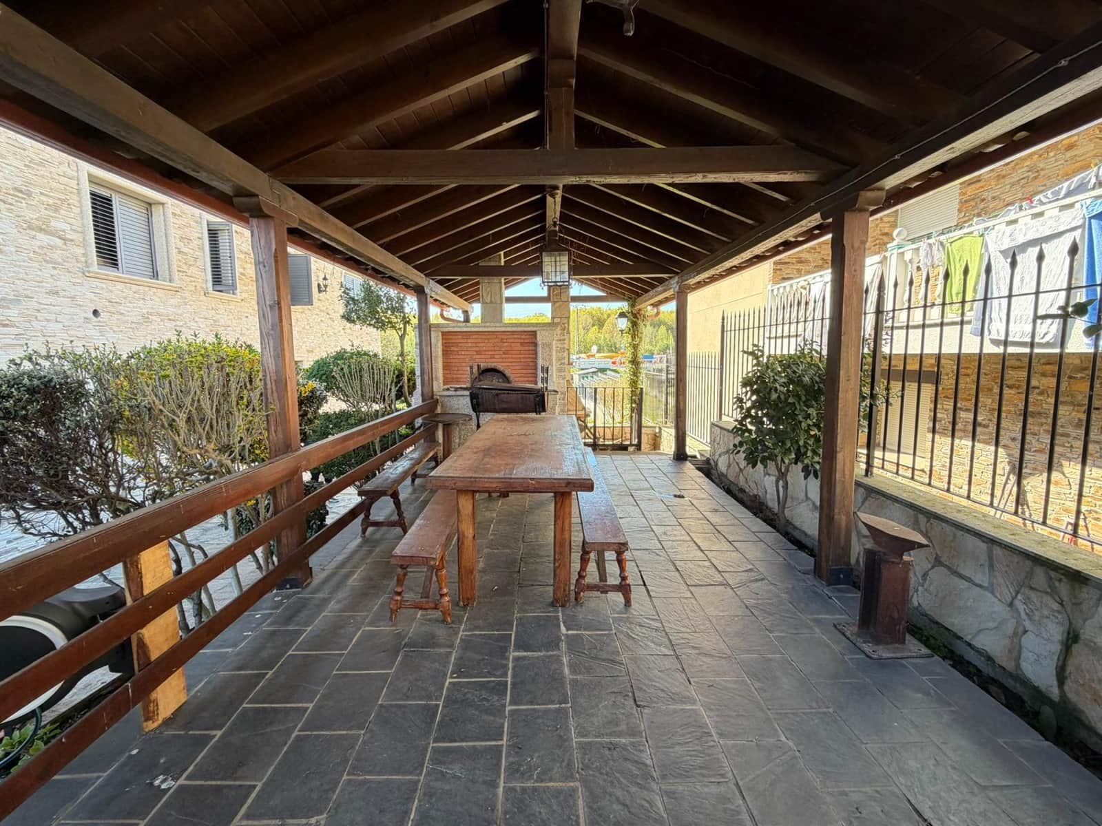 8 bedroom Villa for sale in Cacabelos with garage - € 800,000 (Ref: 9791130)