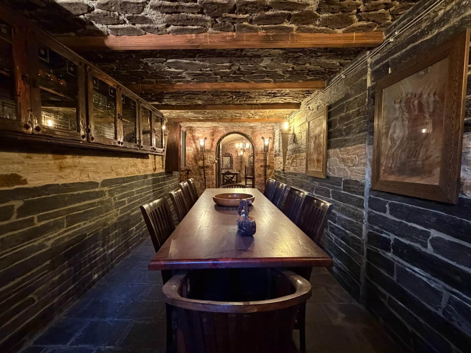 8 bedroom Villa for sale in Cacabelos with garage - € 800,000 (Ref: 9791130)