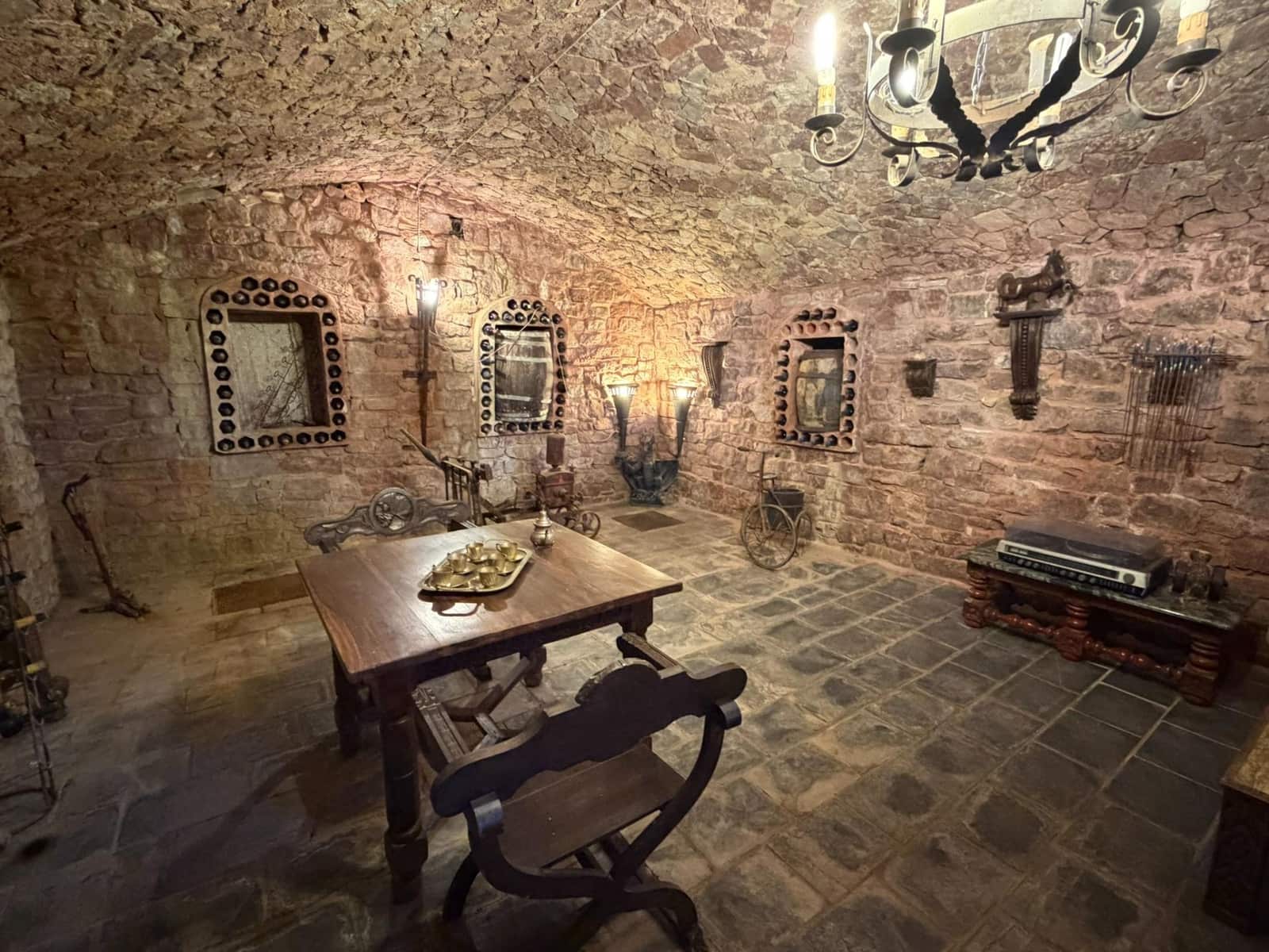 8 bedroom Villa for sale in Cacabelos with garage - € 800,000 (Ref: 9791130)