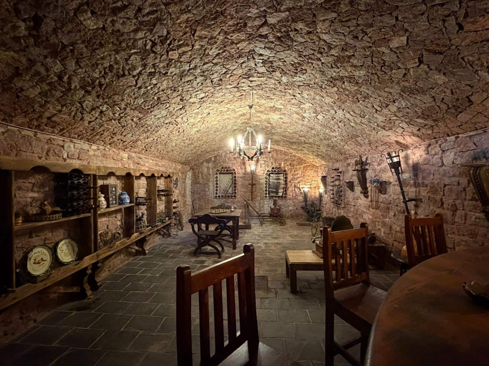 8 bedroom Villa for sale in Cacabelos with garage - € 800,000 (Ref: 9791130)