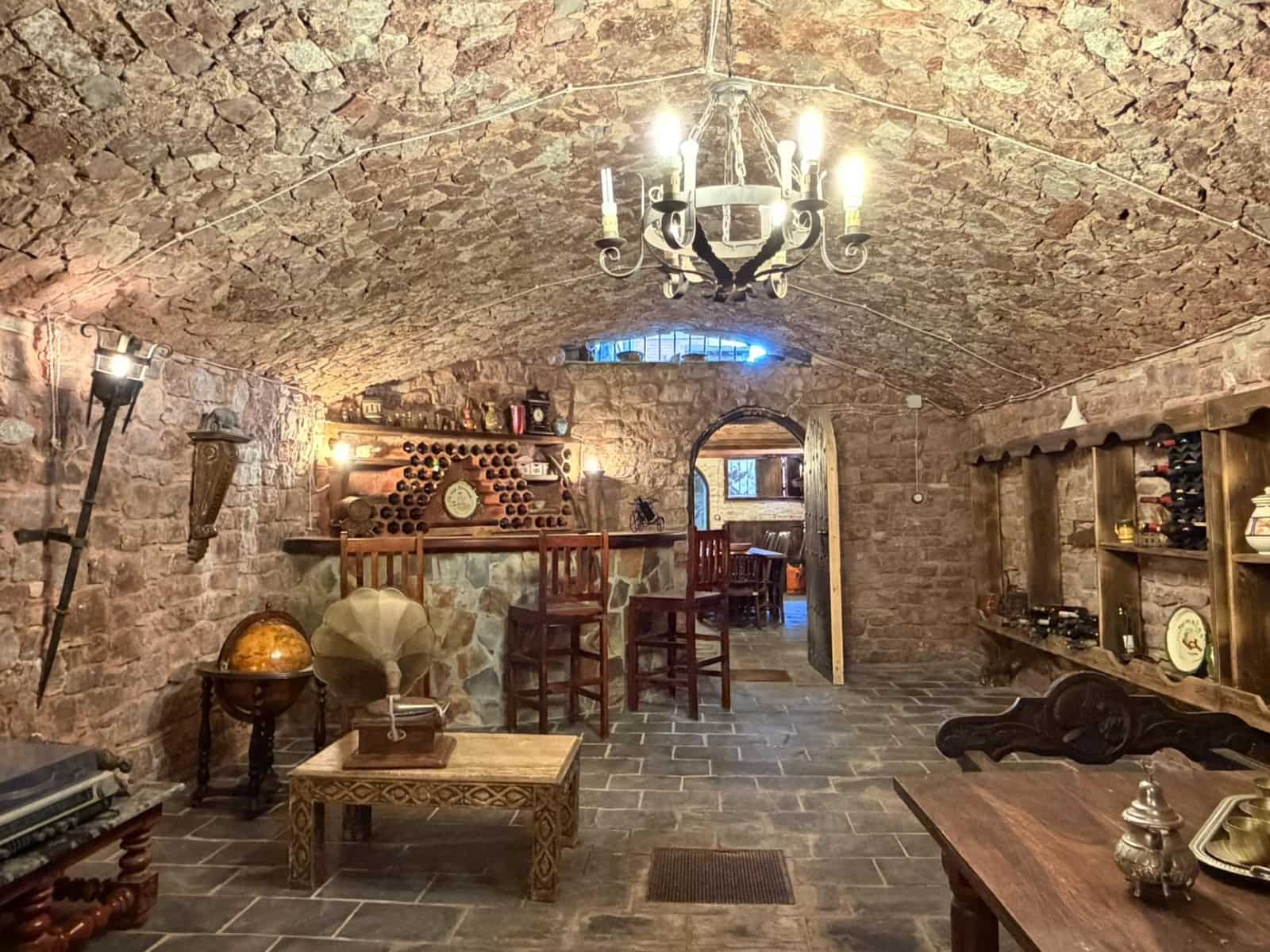 8 bedroom Villa for sale in Cacabelos with garage - € 800,000 (Ref: 9791130)