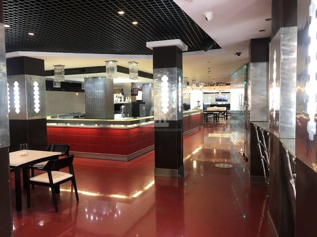 90 soveværelse Hotel til salg i Valencia by med garage - € 12.800.000 (Ref: 8599123)