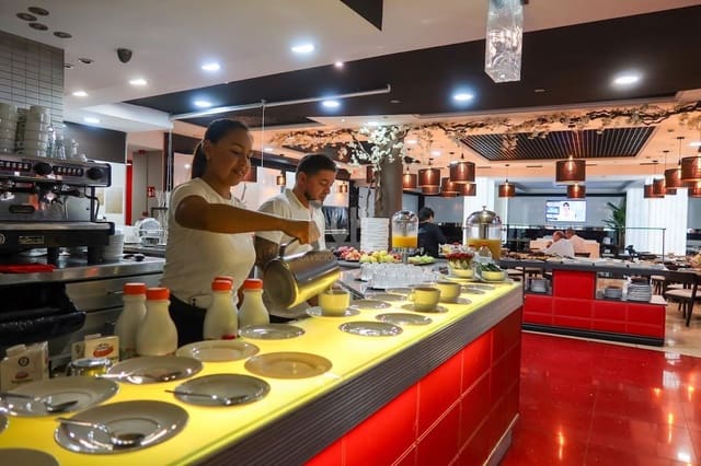 90 soveværelse Hotel til salg i Valencia by med garage - € 12.800.000 (Ref: 8599123)