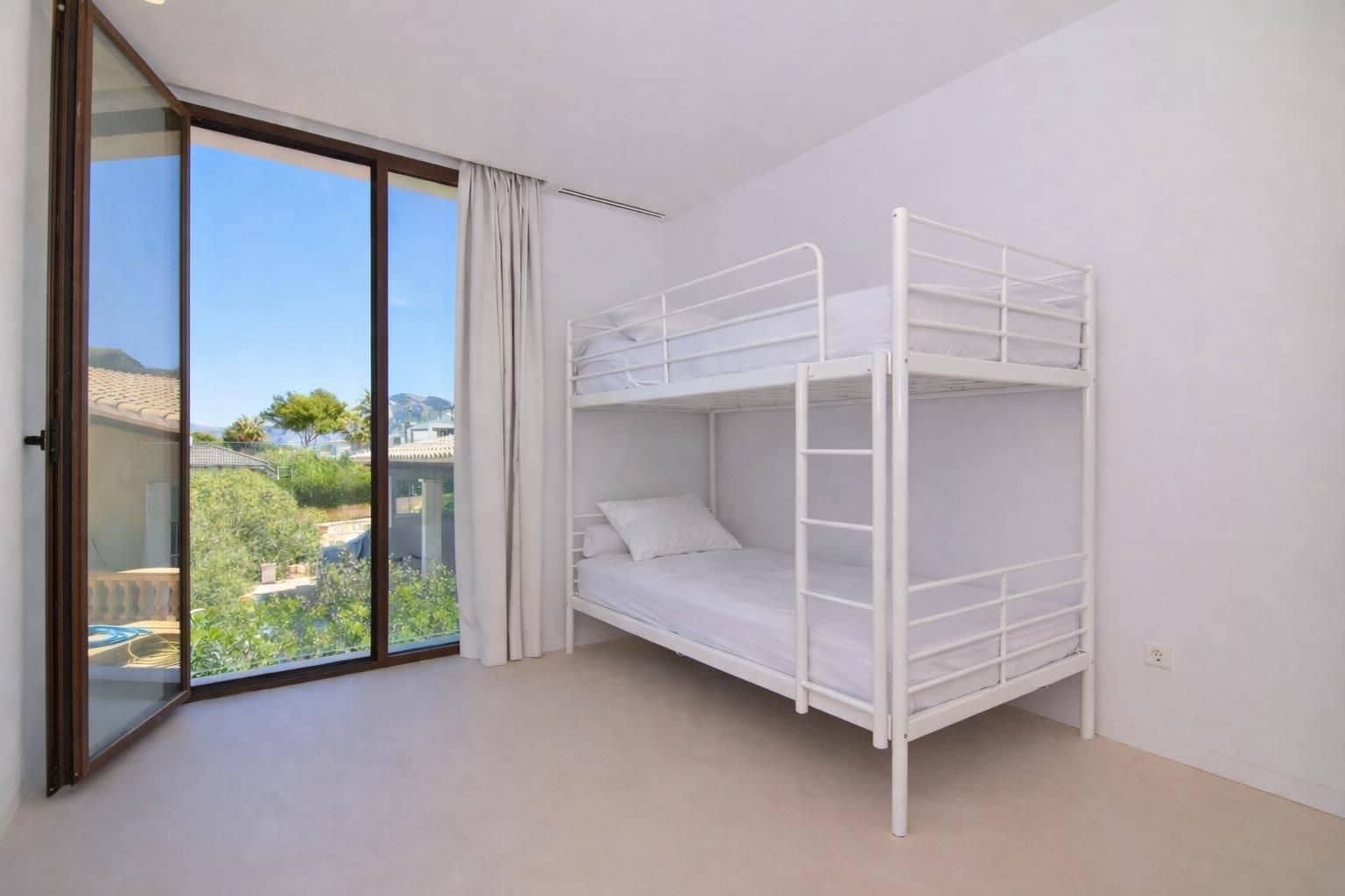 4 bedroom Villa for rent in Colonia de Sant Pere / Colonia de San Pedro with pool garage - € 3,800 (Ref: 10139076)