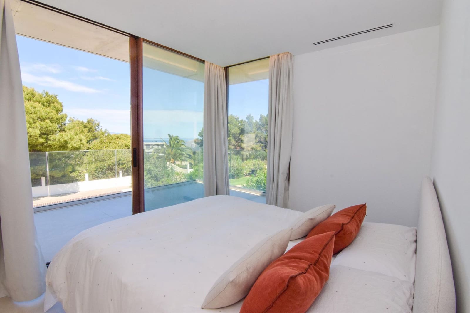 4 bedroom Villa for rent in Colonia de Sant Pere / Colonia de San Pedro with pool garage - € 3,800 (Ref: 10139076)