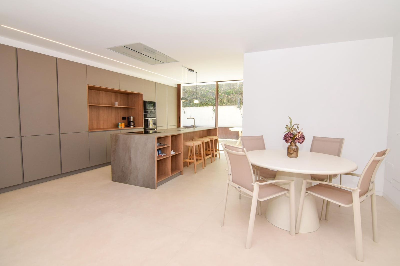 4 bedroom Villa for rent in Colonia de Sant Pere / Colonia de San Pedro with pool garage - € 3,800 (Ref: 10139076)